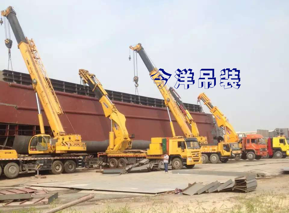汽車(chē)吊協(xié)助中交二航局完成橋梁建設(shè)001