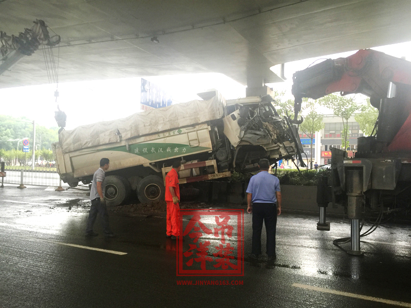 交通施救（高架橋下，限制空間）
